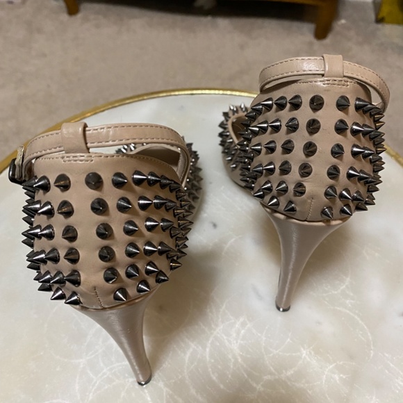 Sz 11 Taupe Studded Pumps - Picture 4 of 16
